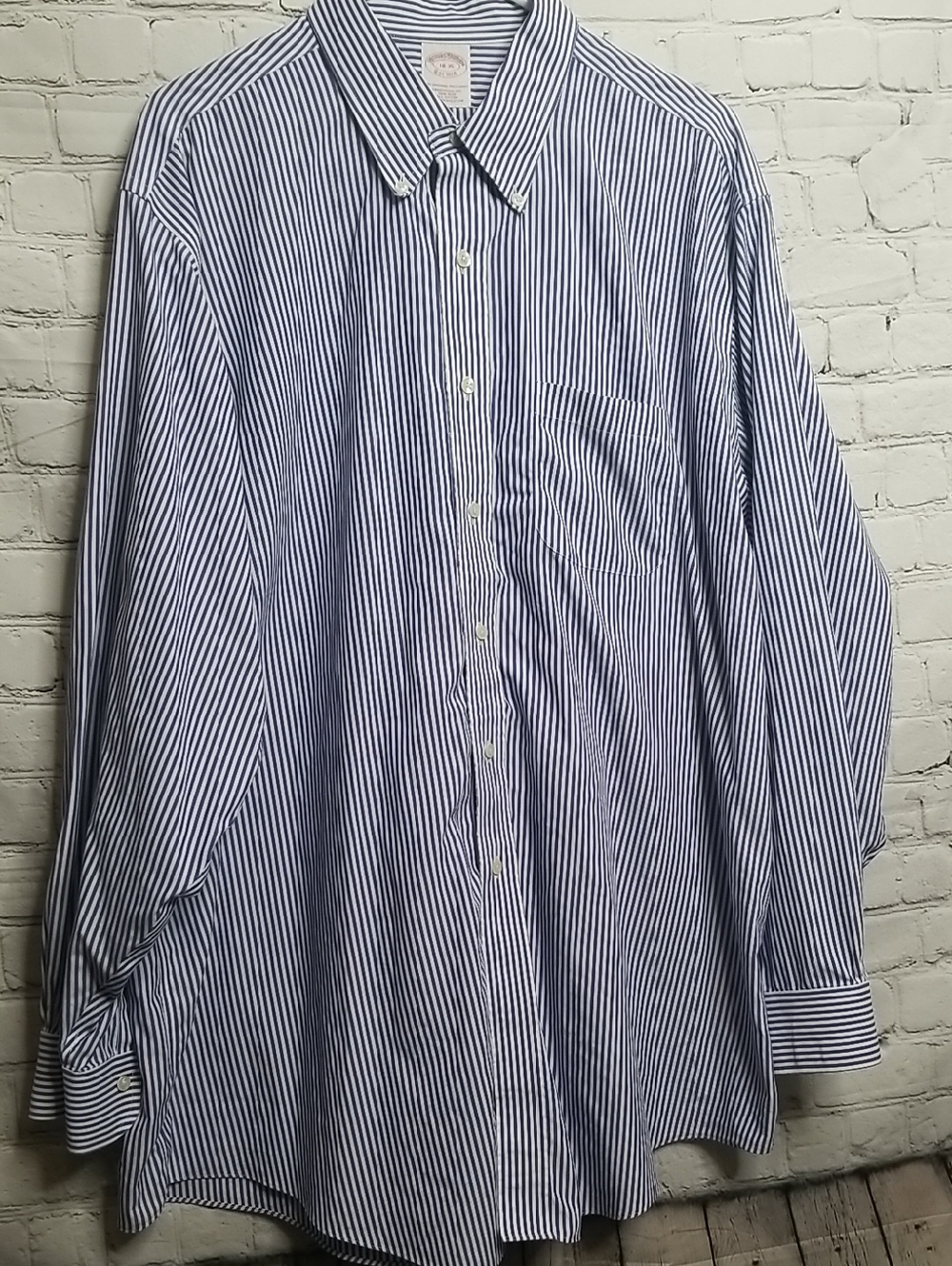 Brooks Brothers Mens Stripe Buttondown Dress Shirt size 18/35 100% cotton EUC